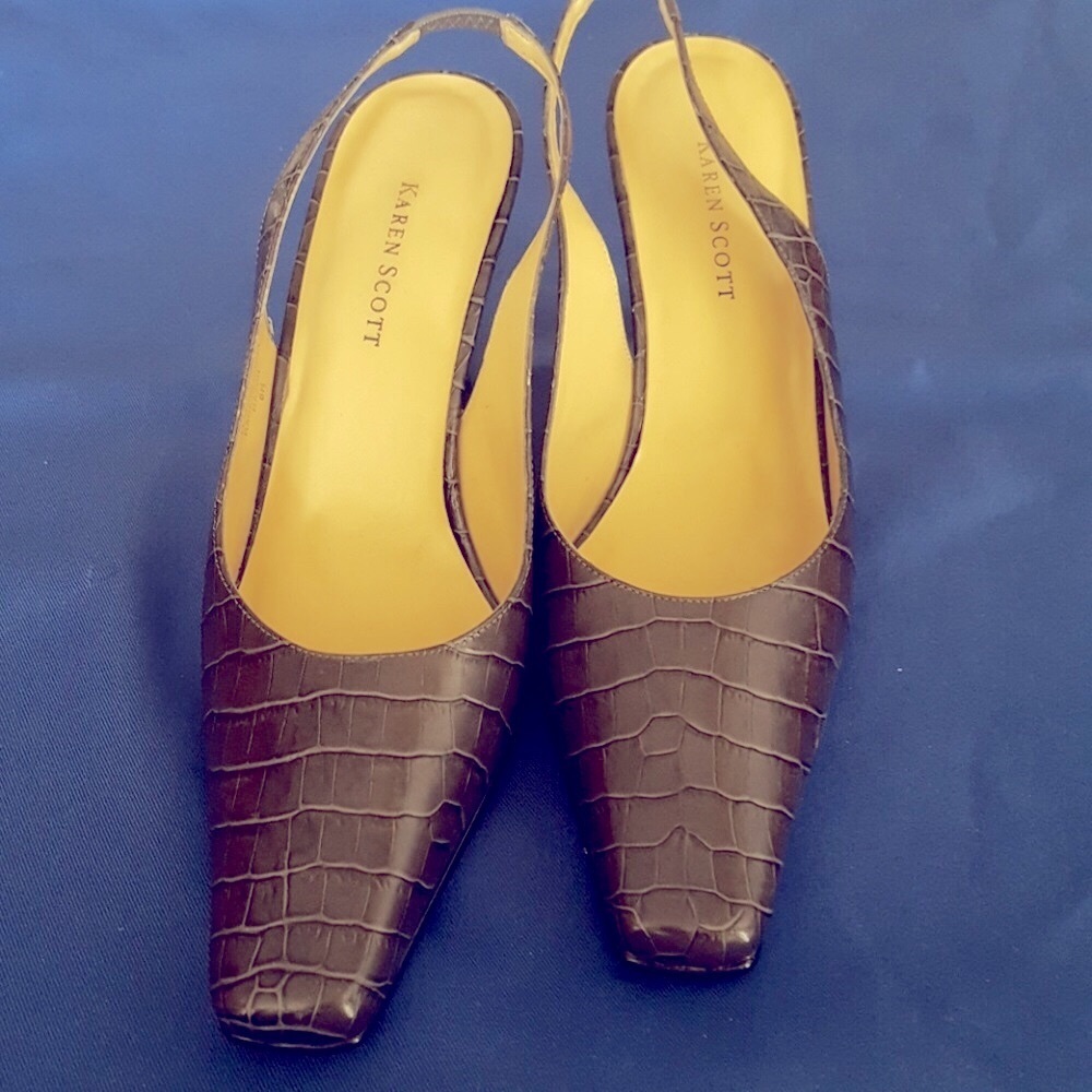 Vintage Karen Scott Slingback Pumps with a 3 inch heels